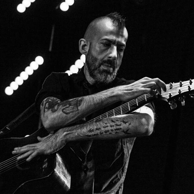 Jon Gomm